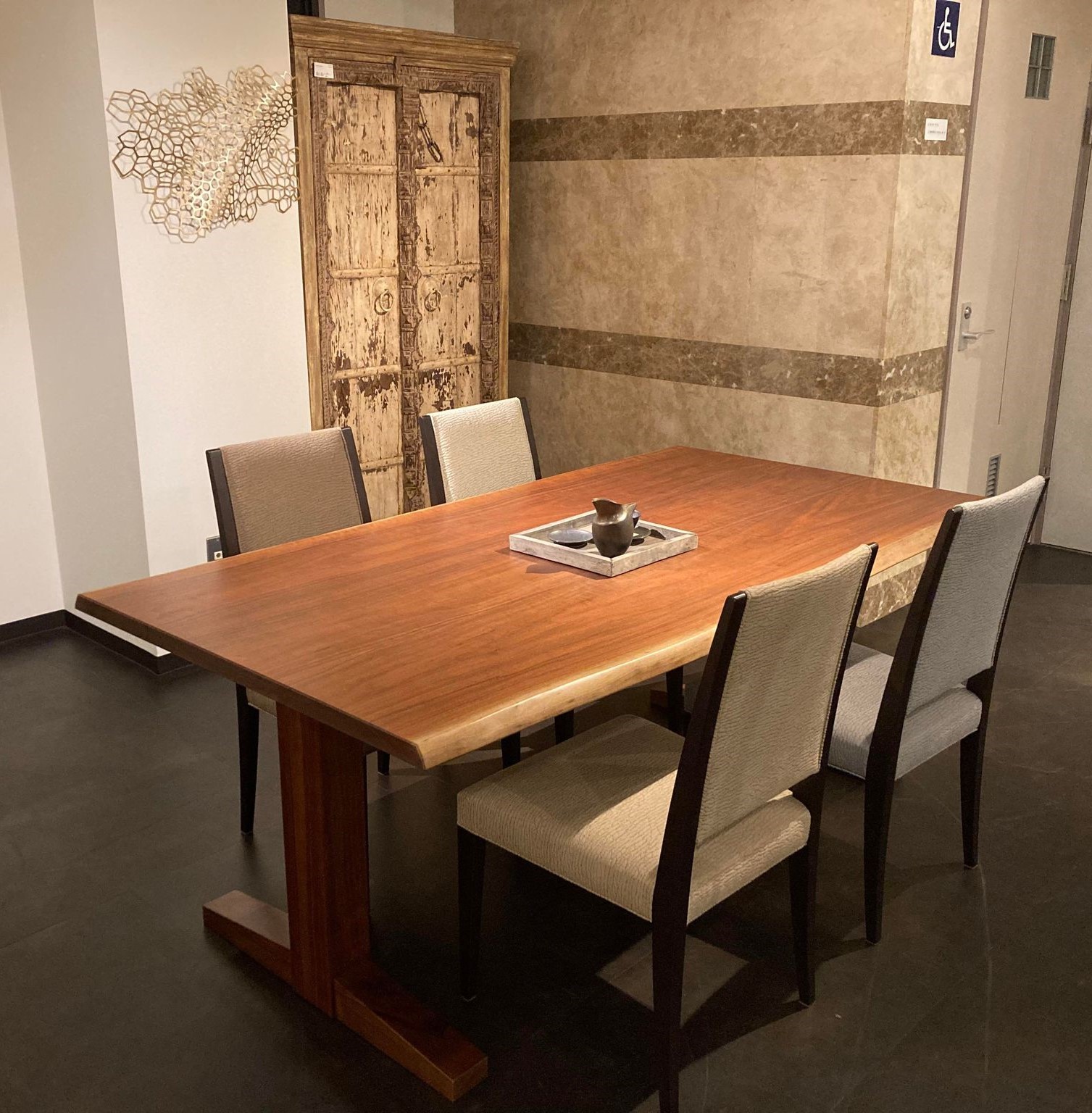 ダイニングテーブルの選び方」後悔しないために おしゃれなインテリアショップの大阪マルキン家具