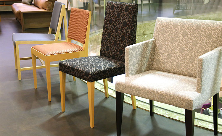 椅子選びのポイント、素材やカラーを合わせたらお好みでデザインを選ぶ