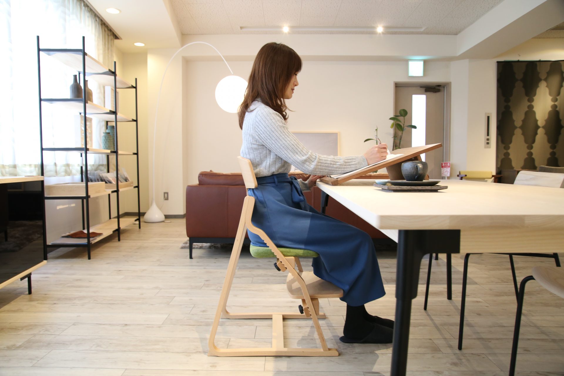 姿勢を守る子供椅子 アップライトチェア（UPRIGHT CHAIR） 子供に座ら 
