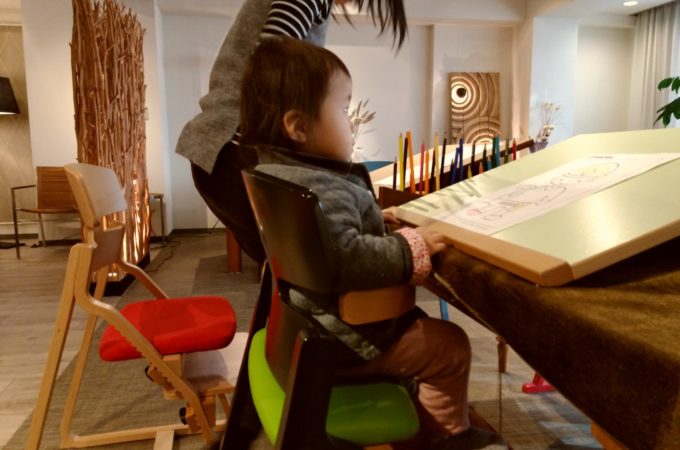 姿勢を守る子供椅子 アップライトチェア（UPRIGHT CHAIR）