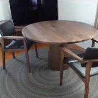 家具納品 マリーテーブルとアウトドア対応ラグマット