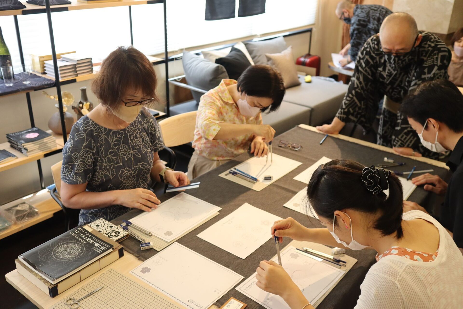 波戸場承龍・耀次の家紋ワークショップ in 大阪マルキン家具 