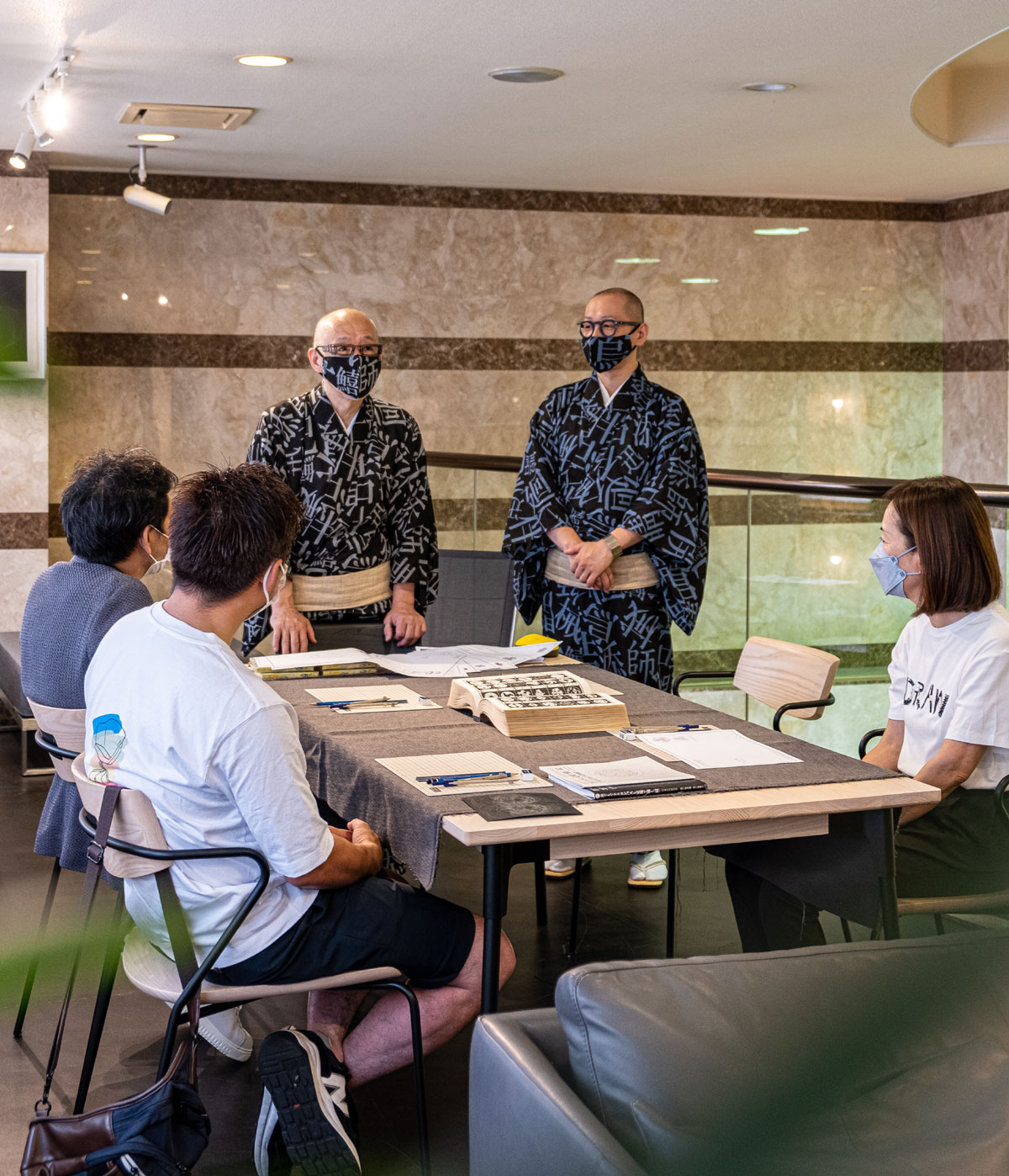 波戸場承龍・耀次の家紋ワークショップ in 大阪マルキン家具