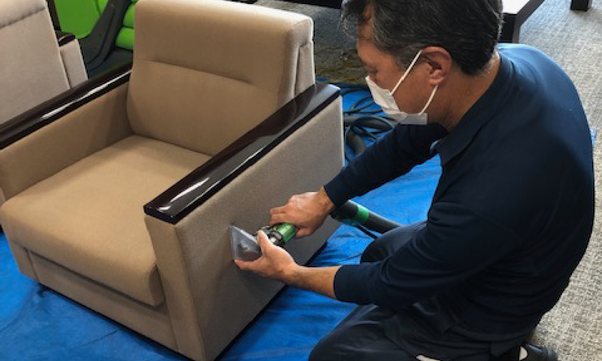 大阪マルキン家具のアフターフォローサービス　ソファのクリーニング