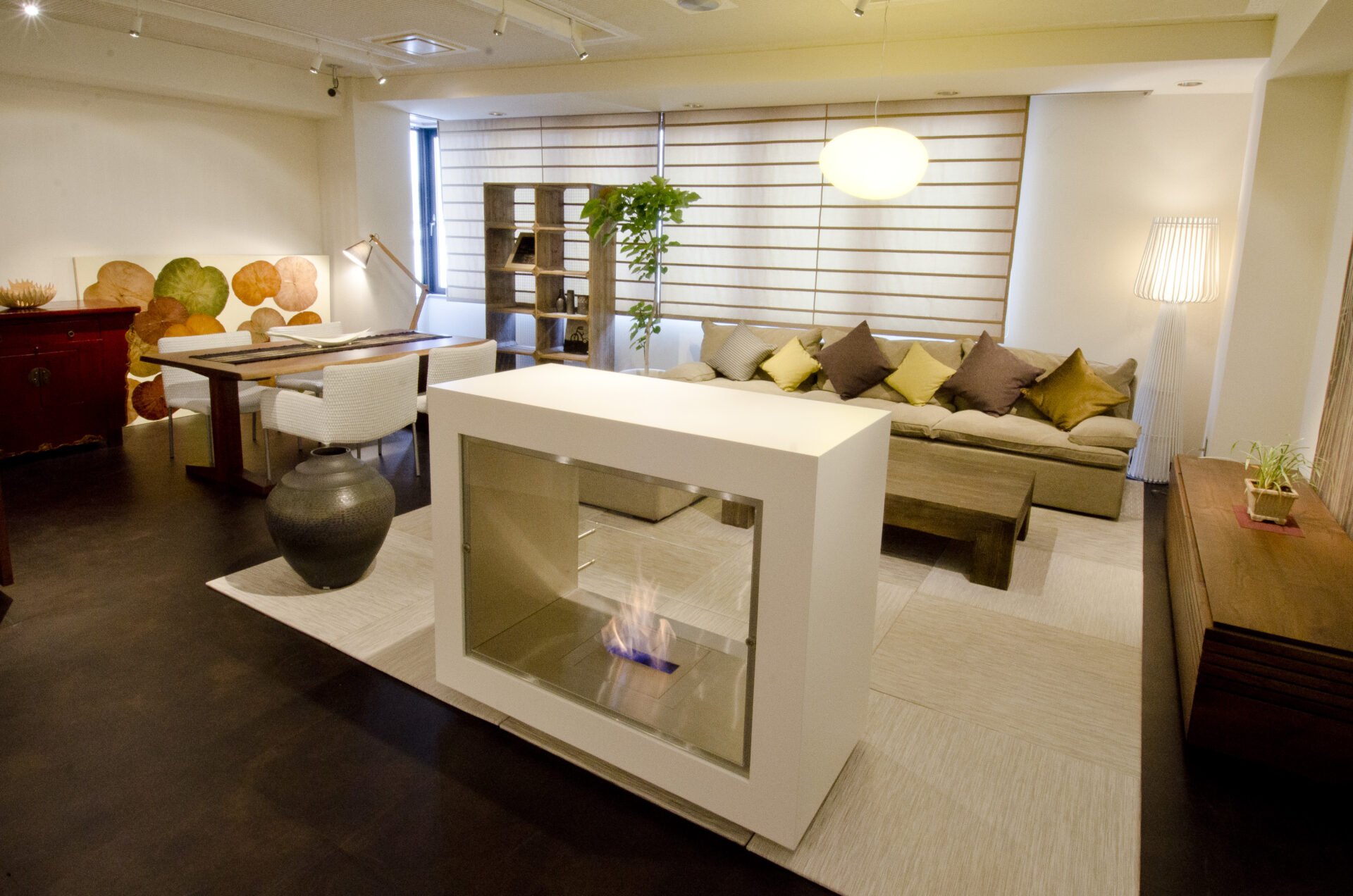 2012年の大阪マルキン家具、エコ暖炉設置