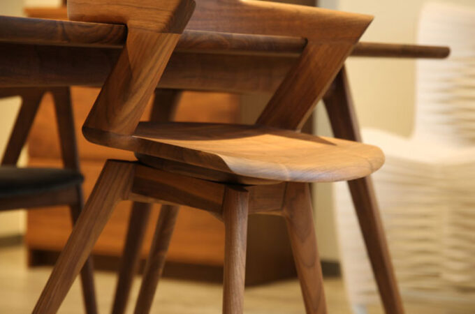 テーブルにかけられるおしゃれな椅子をご紹介、毎日のお掃除を楽に。