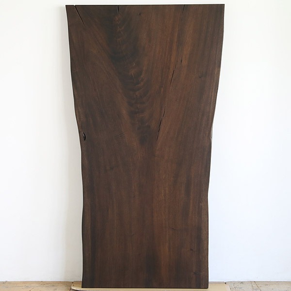 ブラックアイアンの脚とモンキーポッドの一枚板テーブル幅180
